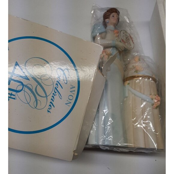2007 Mrs. Albee Award Figurine By Avon With Original Box & Styrofoam Packaging - Picture 3 of 3